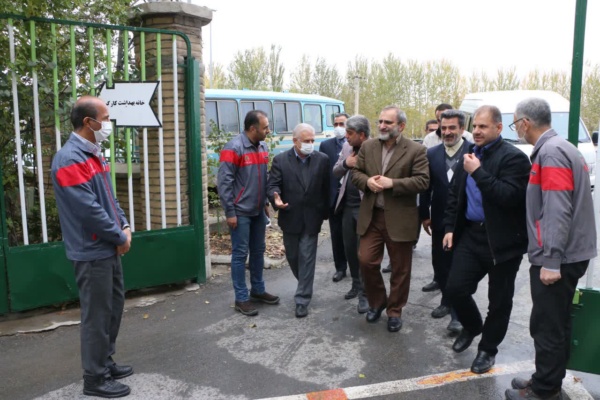 بازدید استاندار مرکزی و هیئت همراه از کارخانه رنگسازی روناس