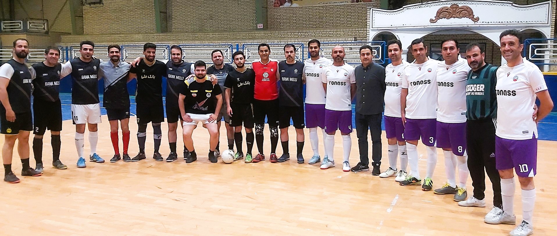 برگزاری بازی دوستانه فوتسال تیم کارگری روناس و بانک ملی استان